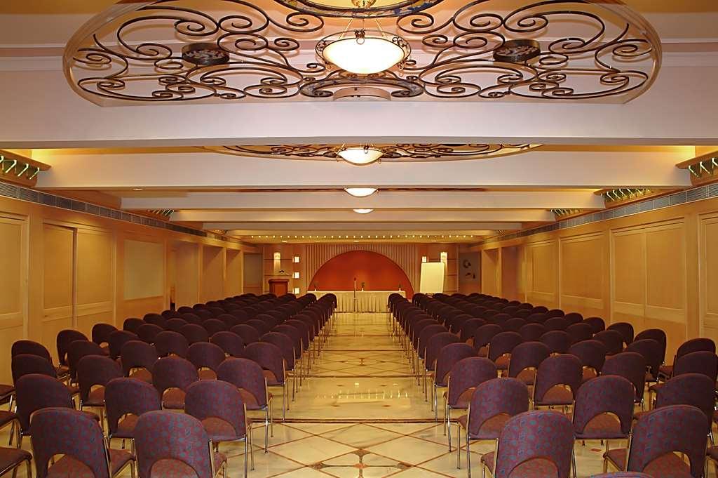 Comfort Inn President Near Ahmedabad Junction Station Facilidades foto
