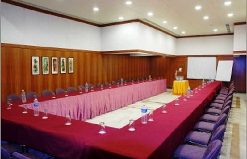 Comfort Inn President Near Ahmedabad Junction Station Exterior foto